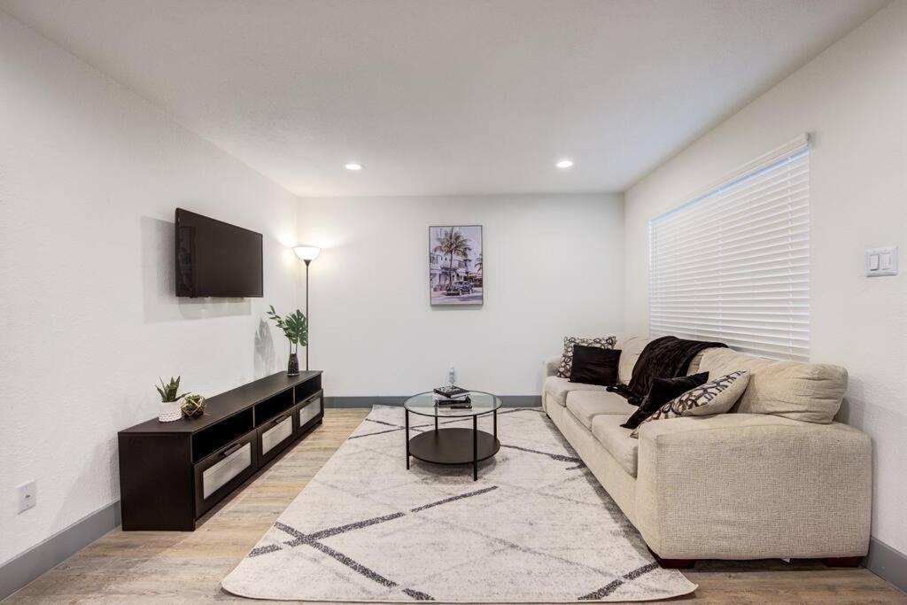 Trendy Apt In Midtown, Walk To Shops & Sites, Pets Ok Houston Exterior photo